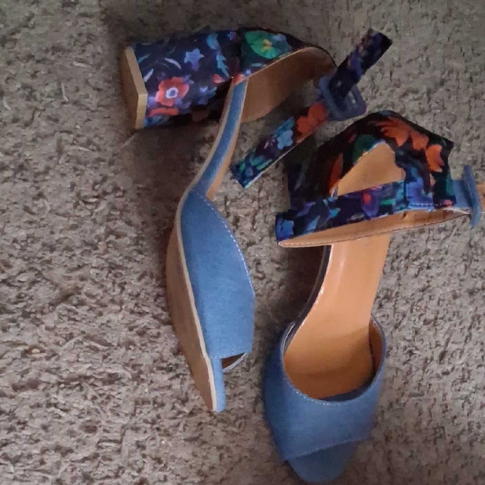 Blue Sandals with Bow Detail - Picture 8 of 9